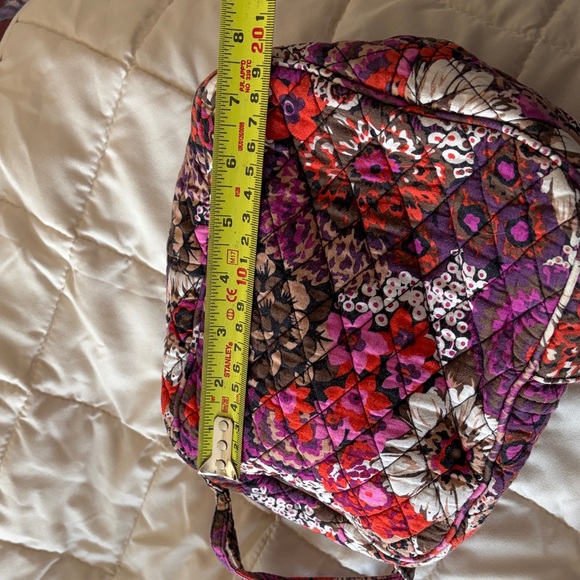 Vera Bradley floral Bag with White Wipeable Lining - Picture 9 of 13